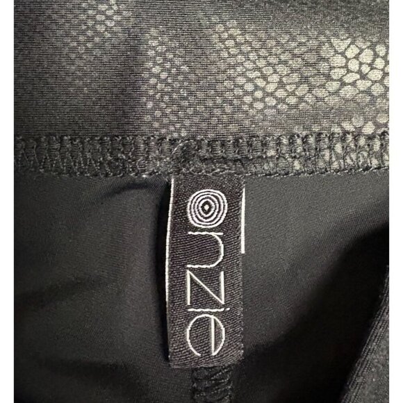 Onzie Black High Rise Full Length Muted Snake Skin Leggings Women's Mesh Inserts - Picture 2 of 5